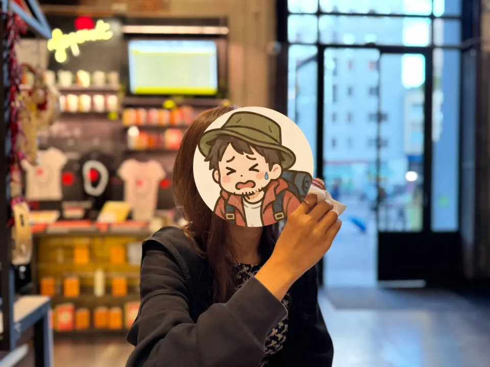 ミラノ中央駅のカフェで朝食をとる著者