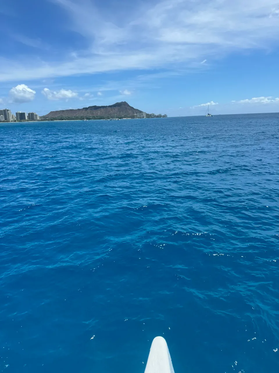 船から見える海と山の遠景