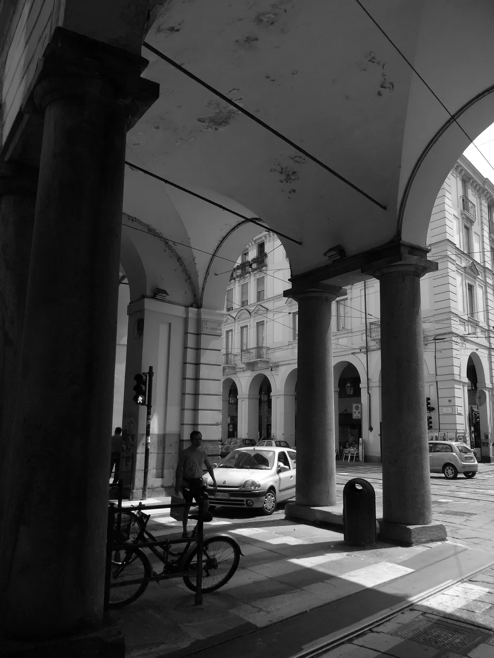 Black-and-white view of columns and arches near the Via Po and Via Rossini junction in Turin