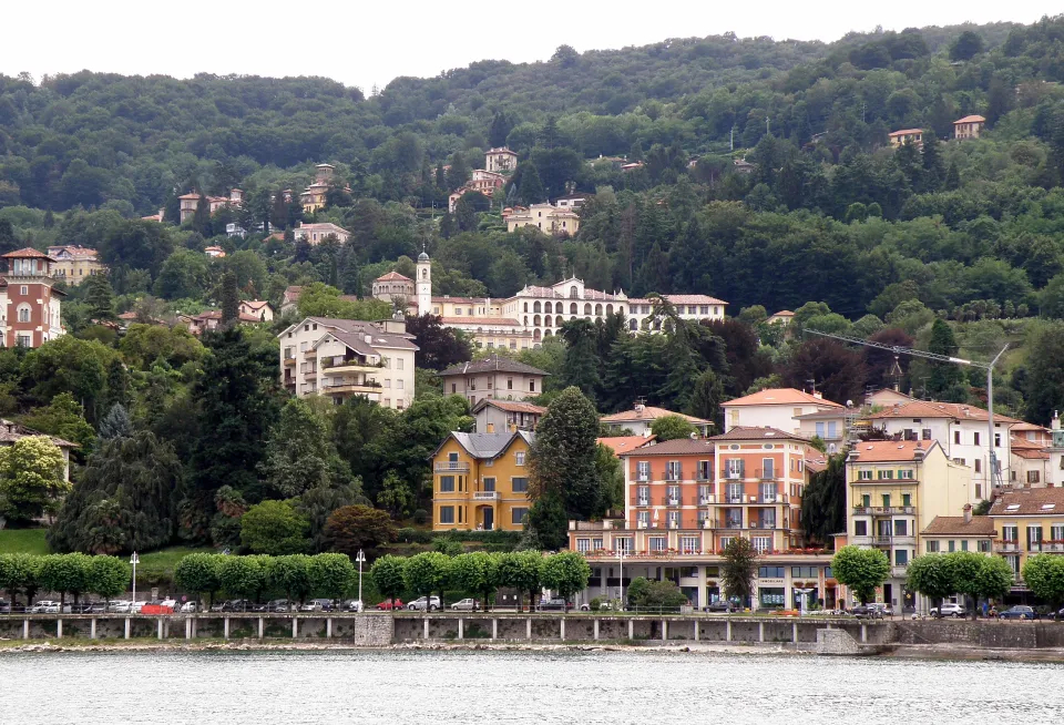 Colourful buildings and a tree-lined waterfront in Stresa, seen from Lake Maggiore